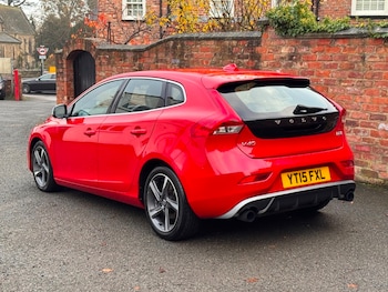 Used Volvo V40 2015 for sale - 76520884: Photo