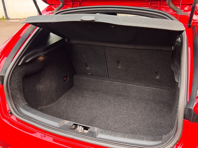 Used Volvo V40 2015 for sale - 76520884: Photo 8