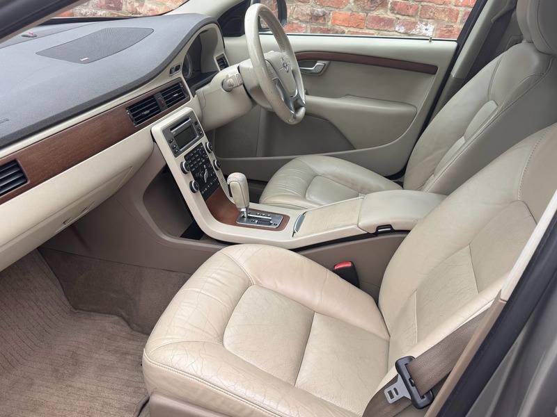 Used Volvo V70 2009 for sale - 76304535: Photo 2