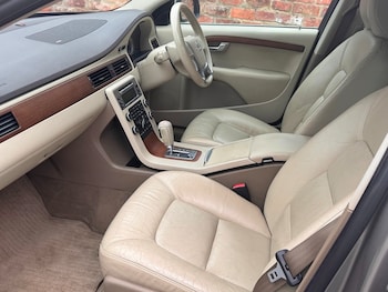 Used Volvo V70 2009 for sale - 76304535: Photo