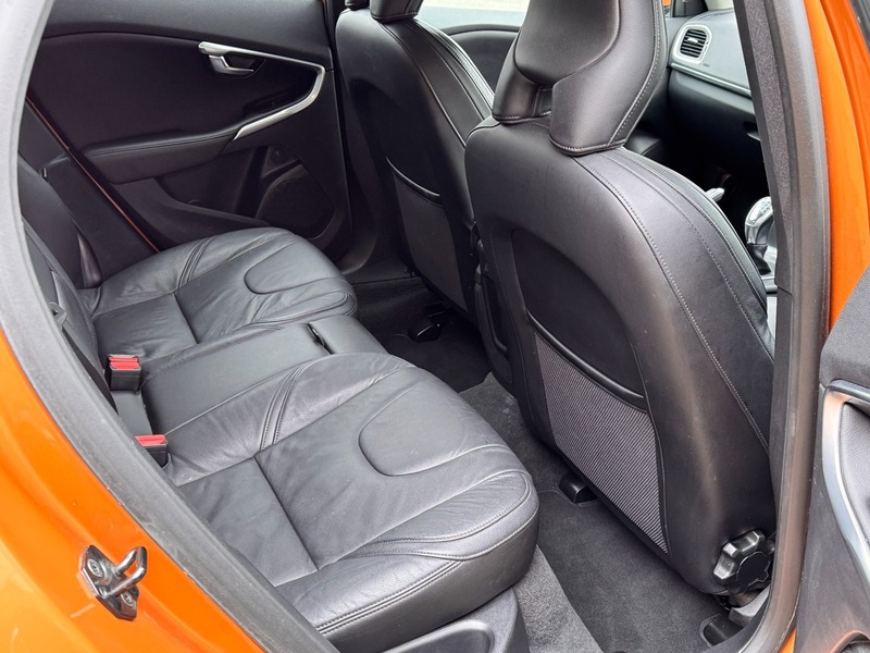 Used Volvo V40 2012 for sale - 77968117: Photo 10