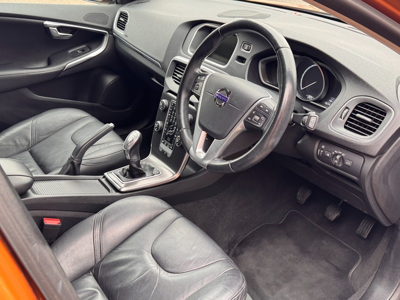 Used Volvo V40 2012 for sale - 77968117: Photo 11