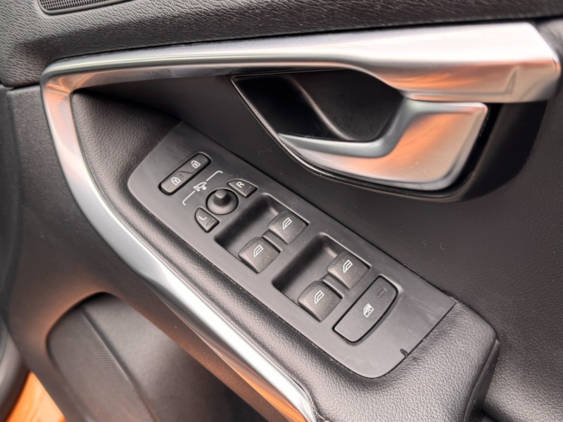 Used Volvo V40 2012 for sale - 77968117: Photo 12