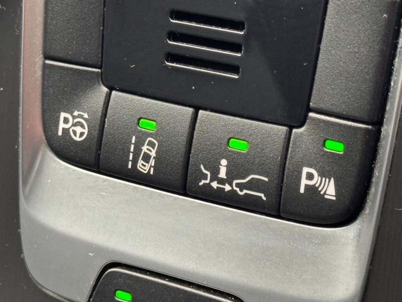 Used Volvo V40 2012 for sale - 77968117: Photo 16