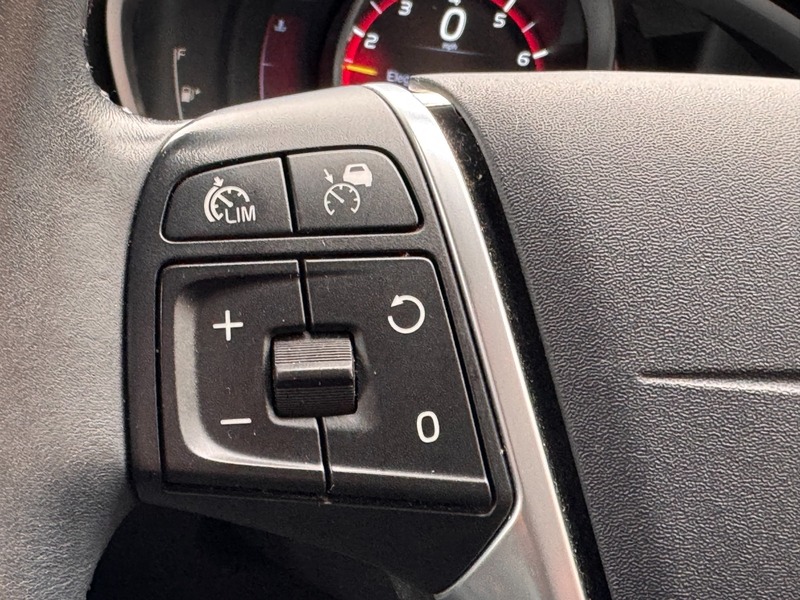 Used Volvo V40 2012 for sale - 77968117: Photo 19