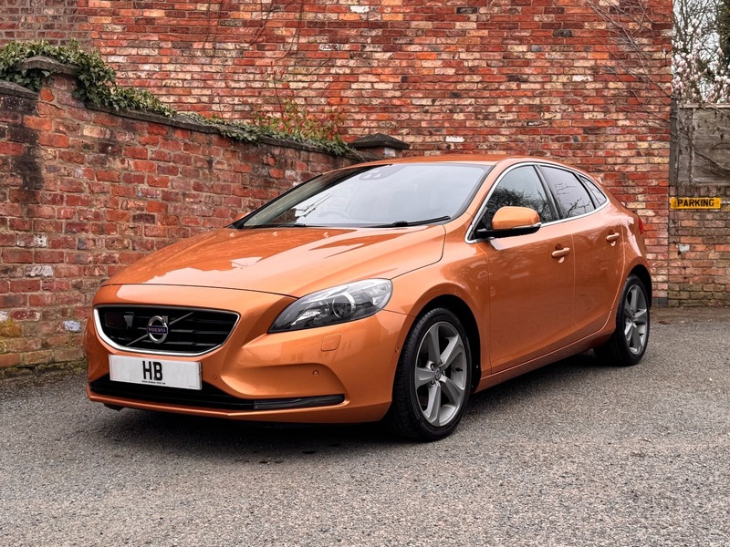 Used Volvo V40 2012 for sale - 77968117: Photo 2