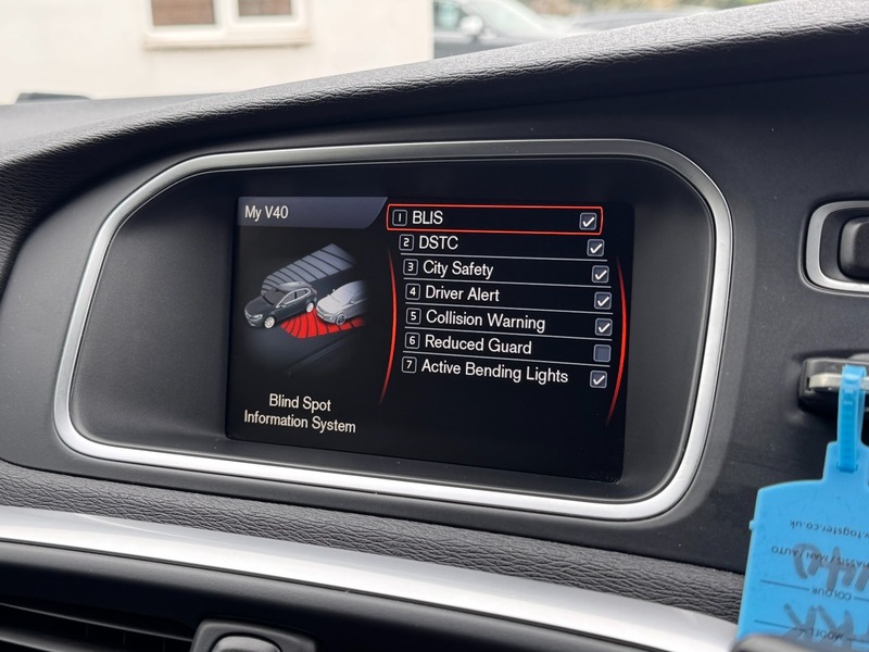 Used Volvo V40 2012 for sale - 77968117: Photo 24