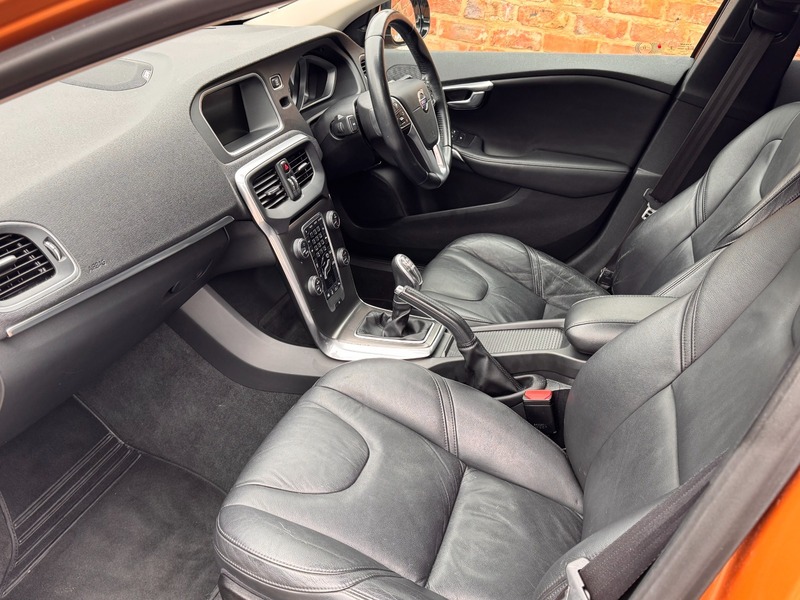 Used Volvo V40 2012 for sale - 77968117: Photo 3