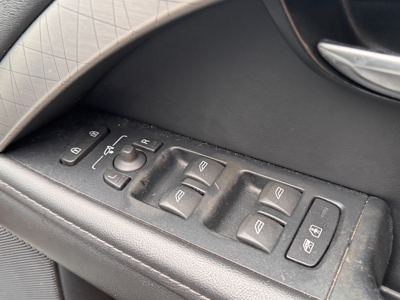 Used Volvo XC70 2013 for sale - 77535617: Photo 12