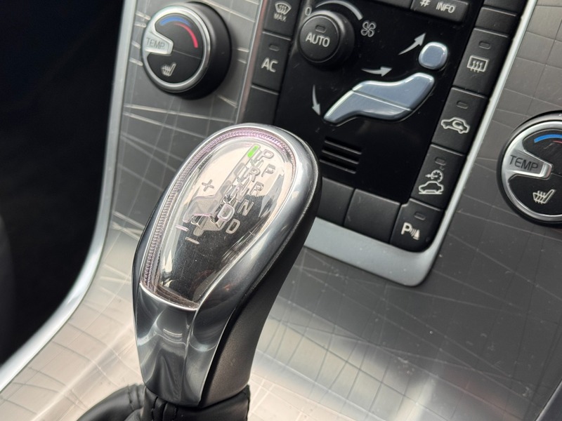 Used Volvo XC70 2013 for sale - 77535617: Photo 16