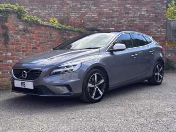 Used Volvo V40 2019 for sale - 74696093: Photo