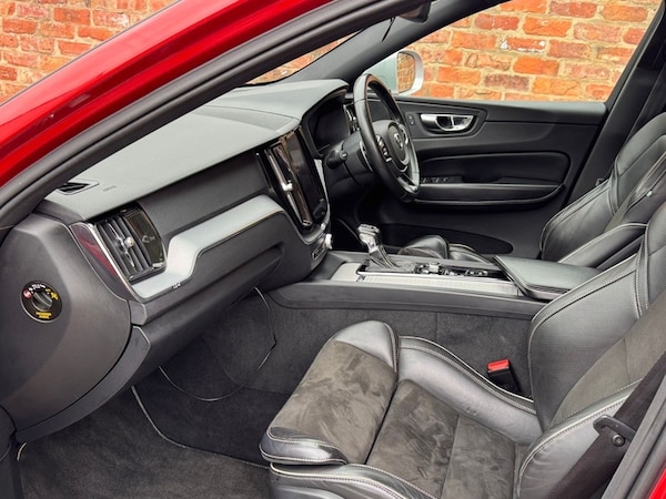 Used Volvo XC60 2018 for sale - 75620209: Photo 3
