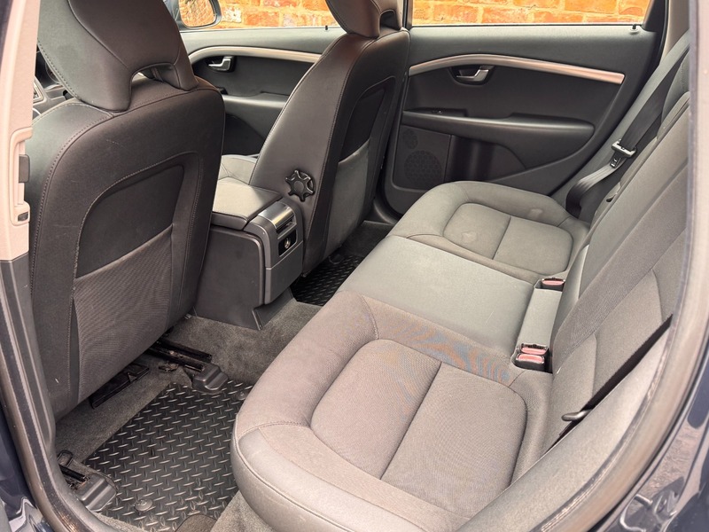 Used Volvo V70 2014 for sale - 76292245: Photo 5