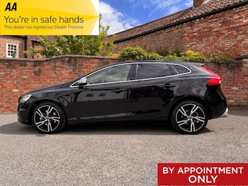 Used Volvo V40 2018 for sale - 78750014: Photo