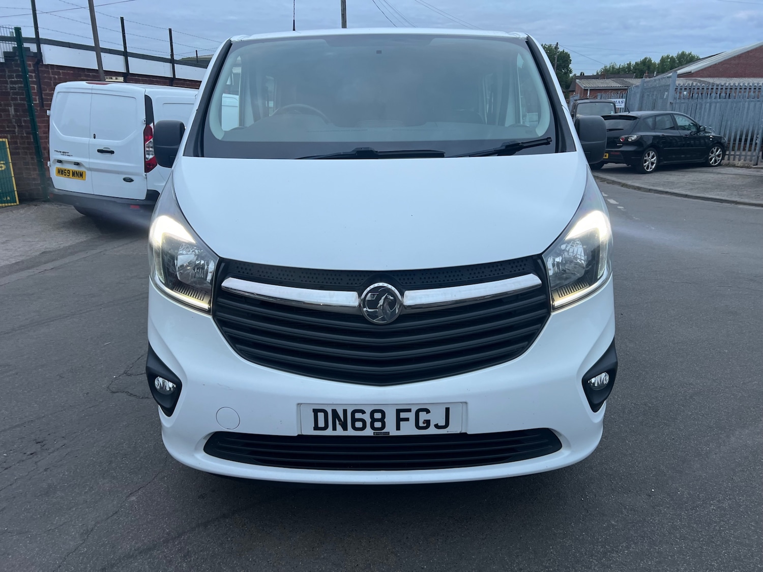 Used Vauxhall Vivaro 2018 for sale - 75677422: Photo 2