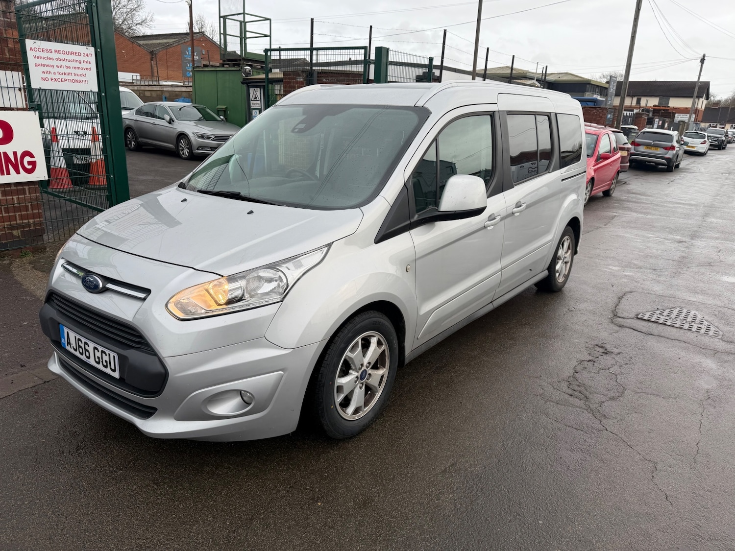 Used Ford Grand Tourneo Connect 2016 for sale - 77189502: Photo 4