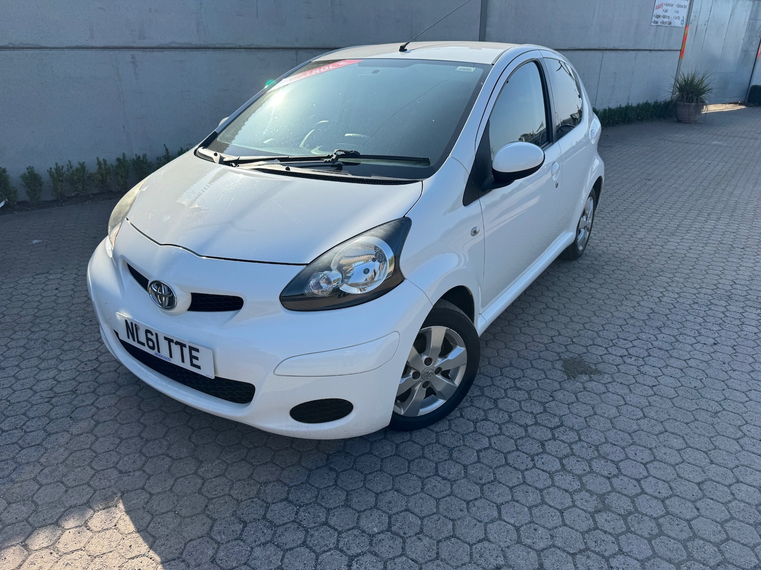 Used Toyota AYGO 2011 for sale - 76401867: Photo 1