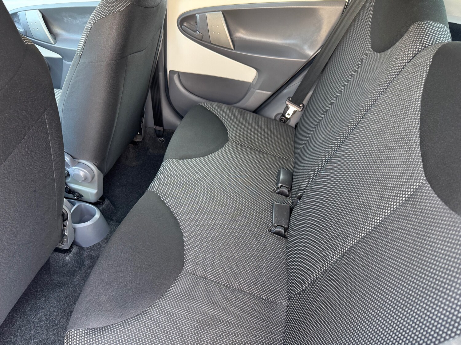 Used Toyota AYGO 2011 for sale - 76401867: Photo 10