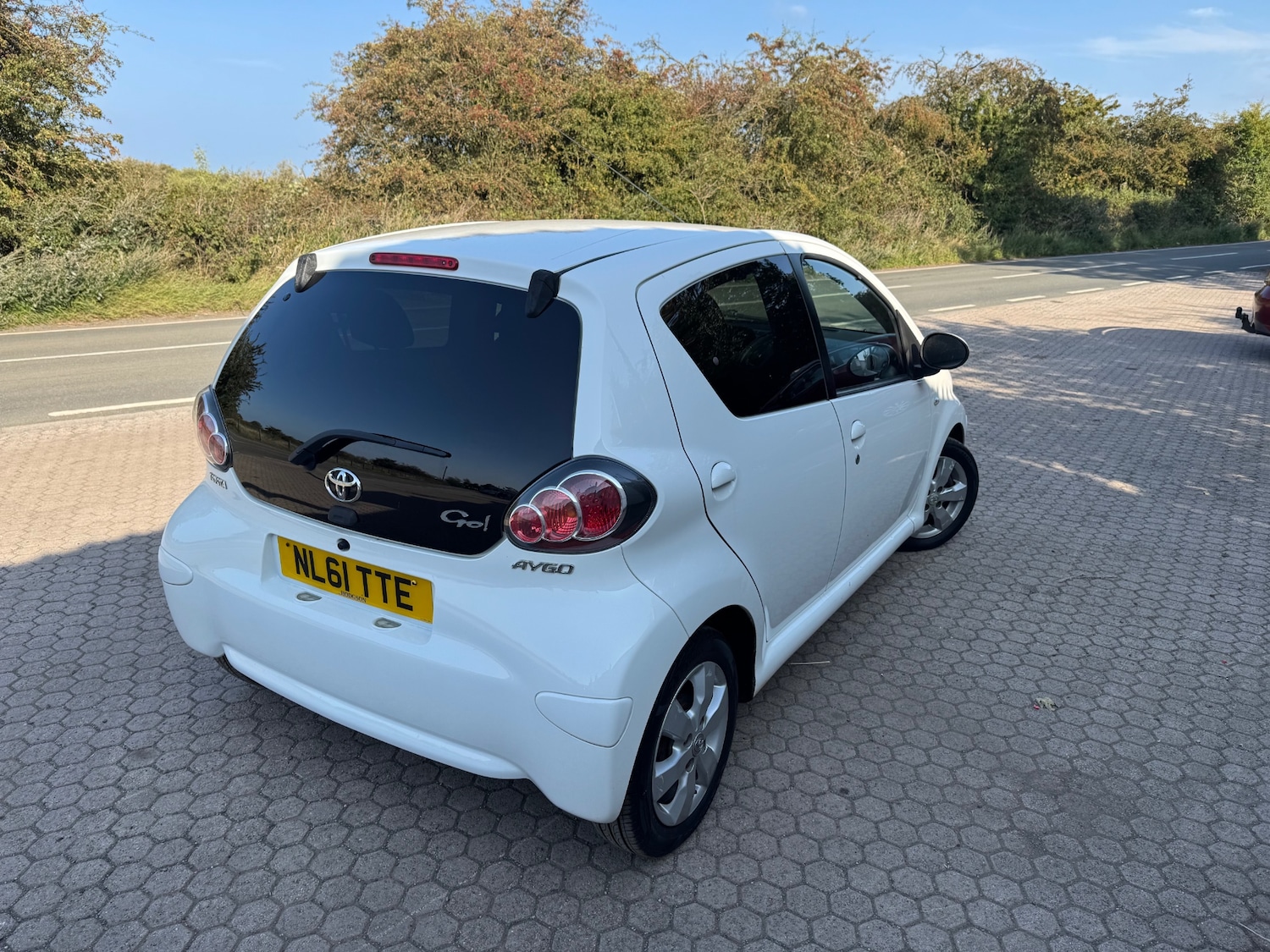 Used Toyota AYGO 2011 for sale - 76401867: Photo 4