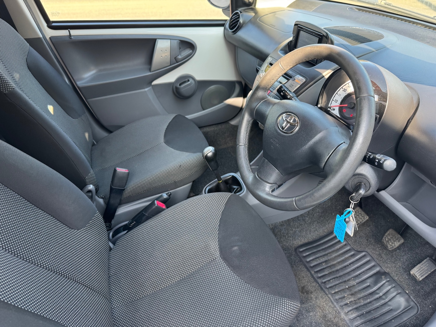 Used Toyota AYGO 2011 for sale - 76401867: Photo 7