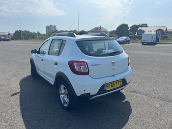 Used Dacia Sandero Stepway 2015 for sale - 79367647: Photo