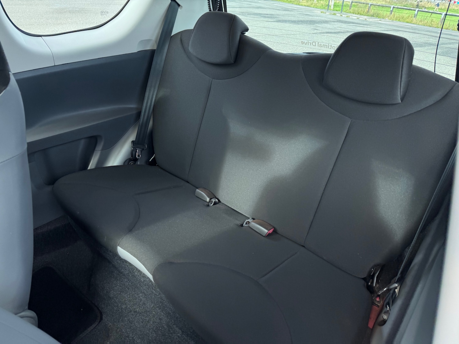 Used Toyota AYGO 2009 for sale - 77152373: Photo 10