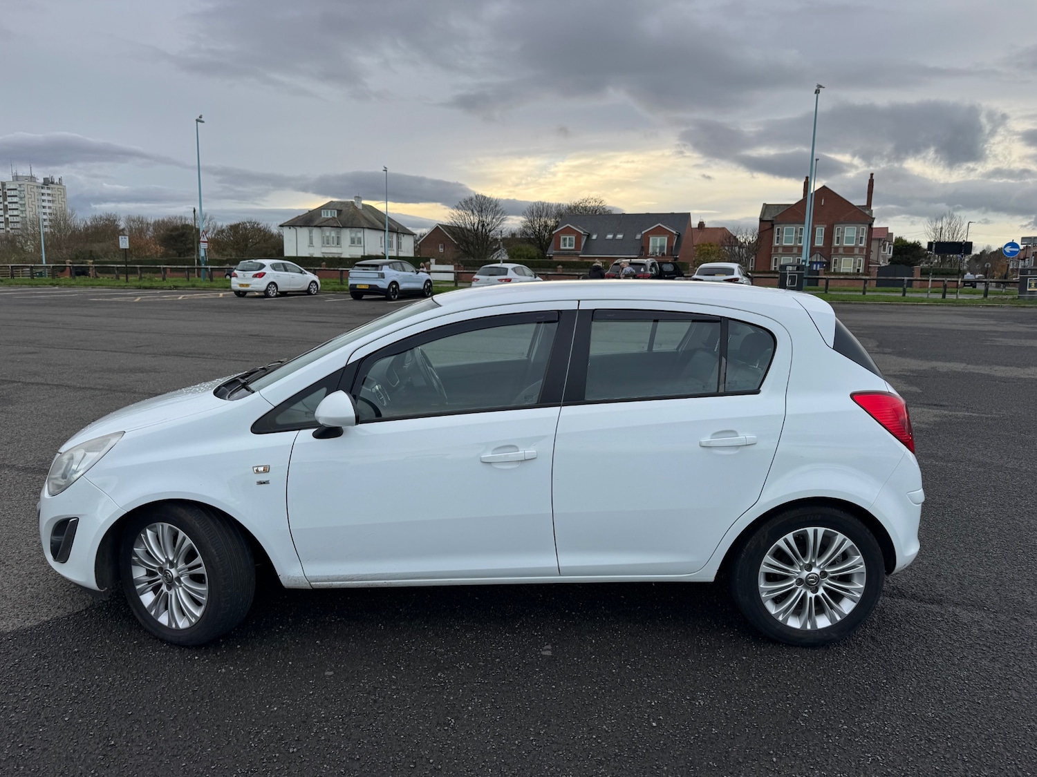 Used Vauxhall Corsa 2012 for sale - 76555348: Photo 2