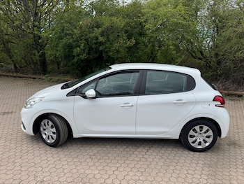 Used Peugeot 208 2016 for sale - 79259062: Photo