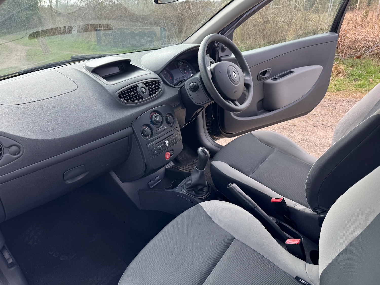 Used Renault Clio 2010 for sale - 76401835: Photo 11