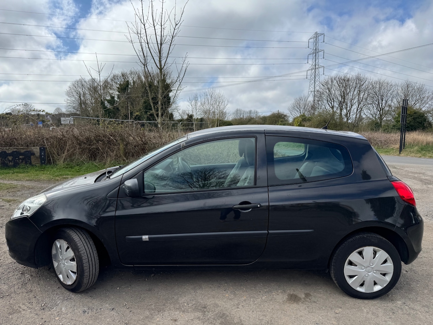 Used Renault Clio 2010 for sale - 76401835: Photo 2