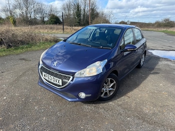 Used Peugeot 208 2013 for sale - 77877385: Photo
