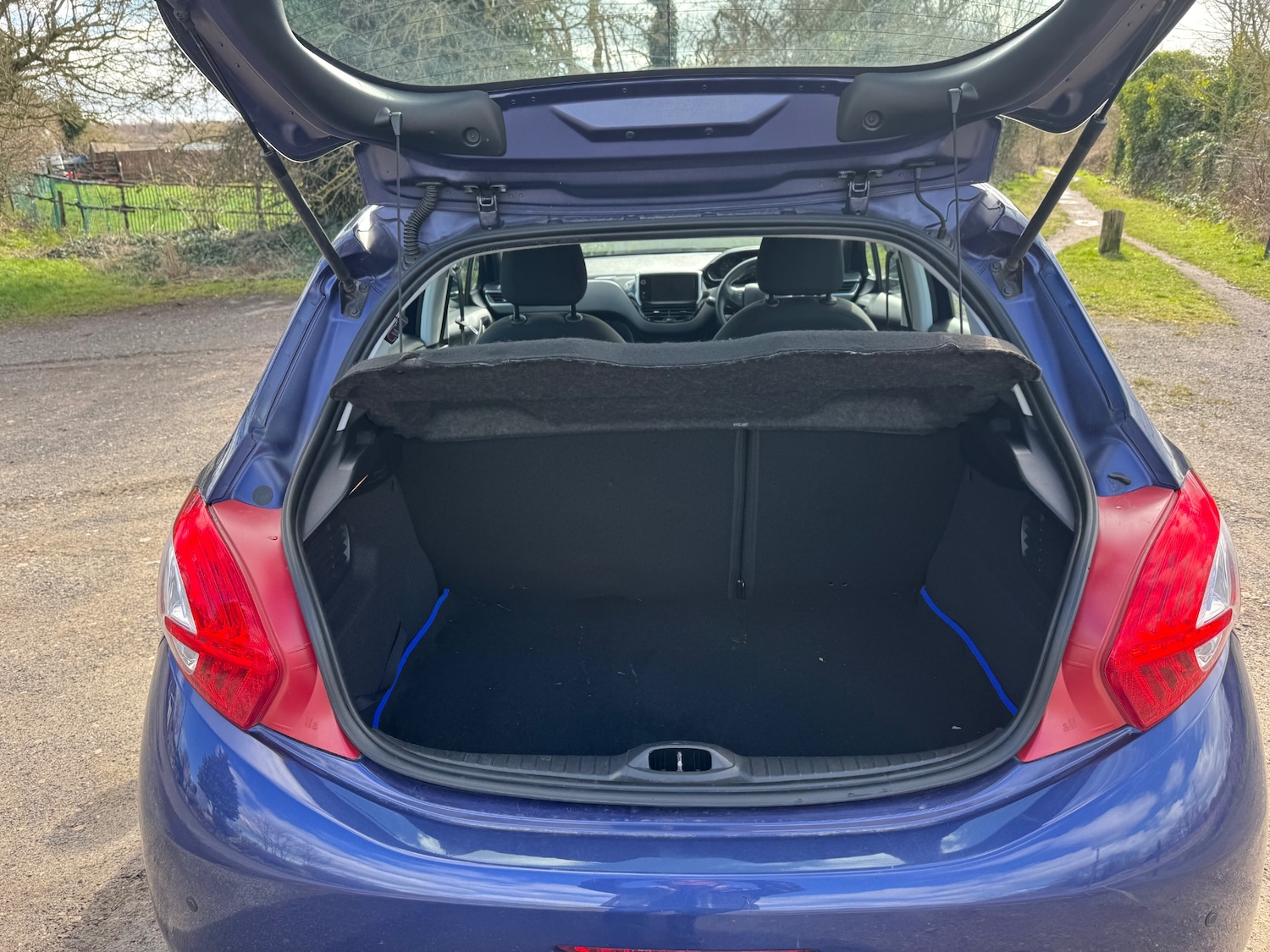 Used Peugeot 208 2013 for sale - 77877385: Photo 9