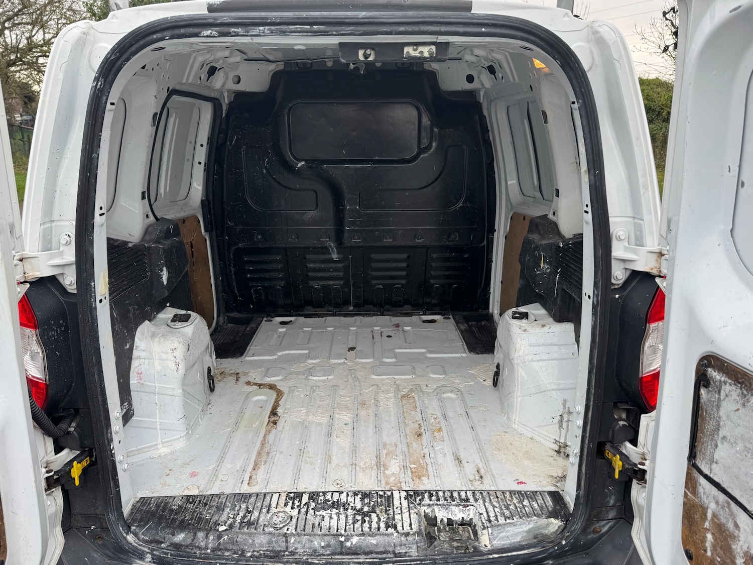 Used Ford Transit Courier 2015 for sale - 77069850: Photo 8