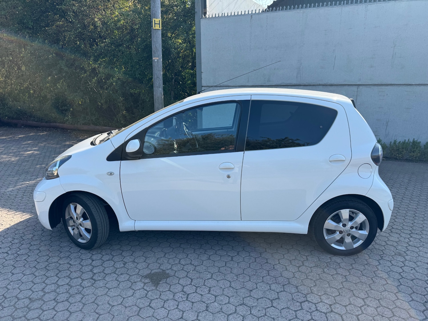 Used Toyota AYGO 2011 for sale - 77453688: Photo 2