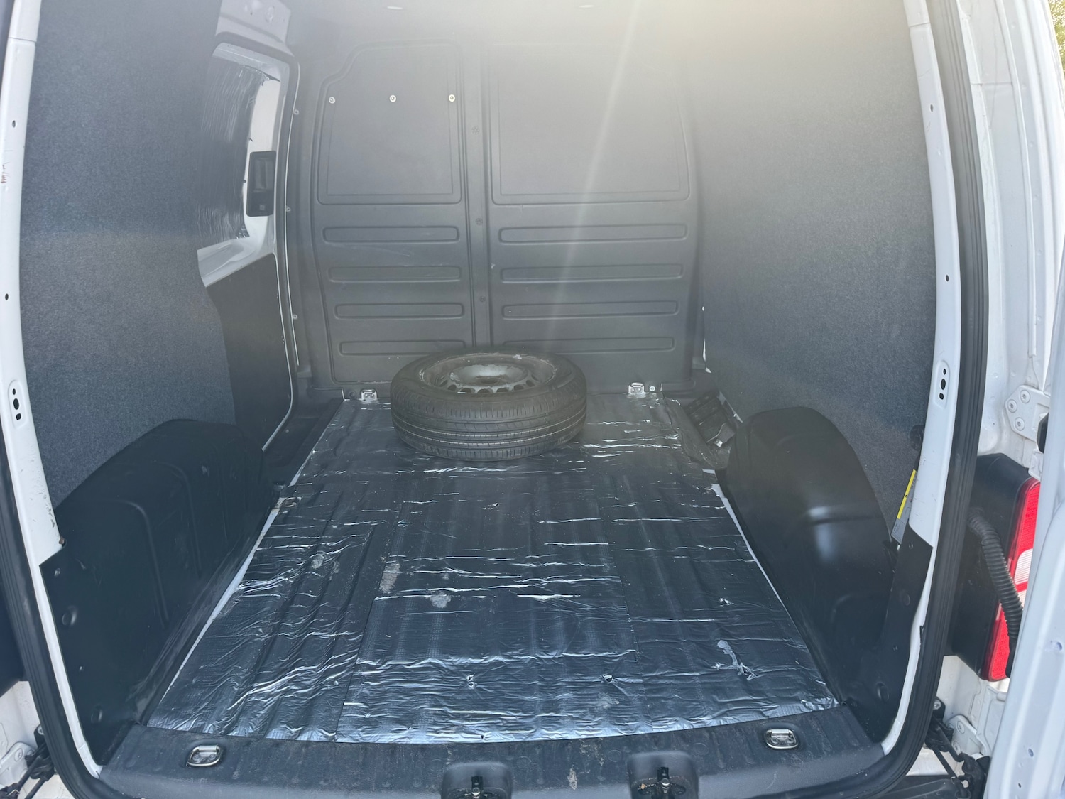 Used Volkswagen Caddy 2015 for sale - 76401847: Photo 9