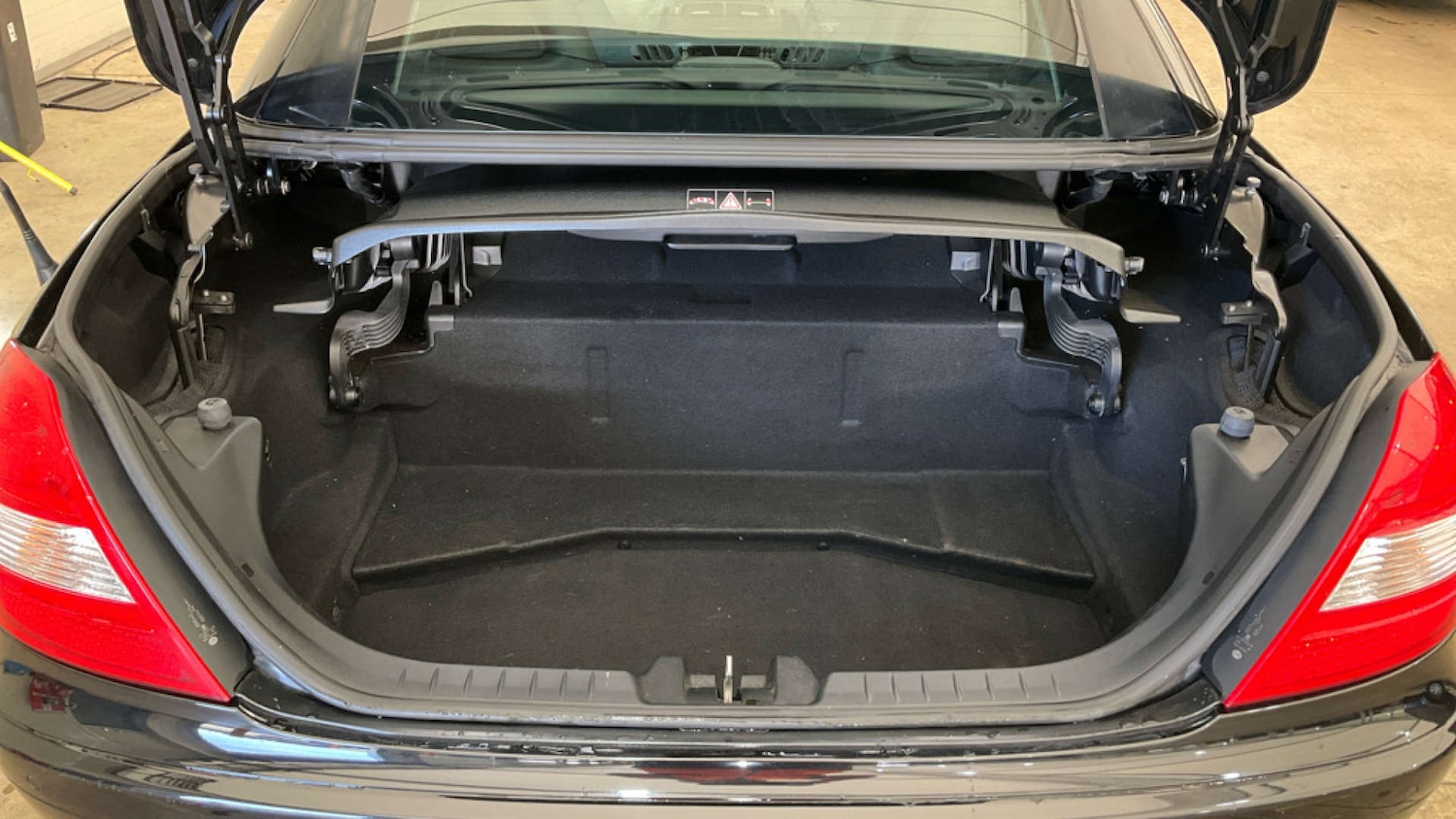 Used Mercedes-Benz SLK 2008 for sale - 76601882: Photo 13