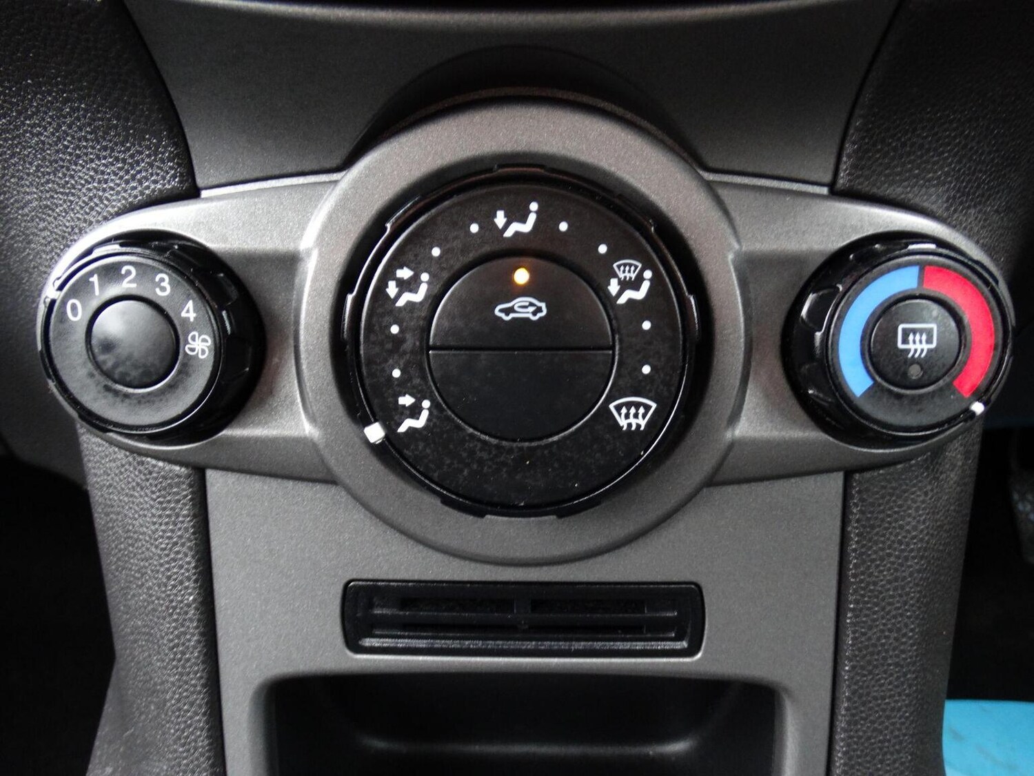 Used Ford Fiesta 2015 for sale - 77851234: Photo 17