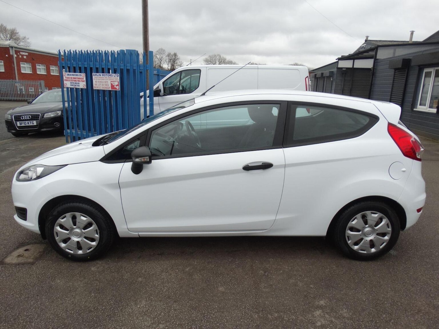 Used Ford Fiesta 2015 for sale - 77851234: Photo 4