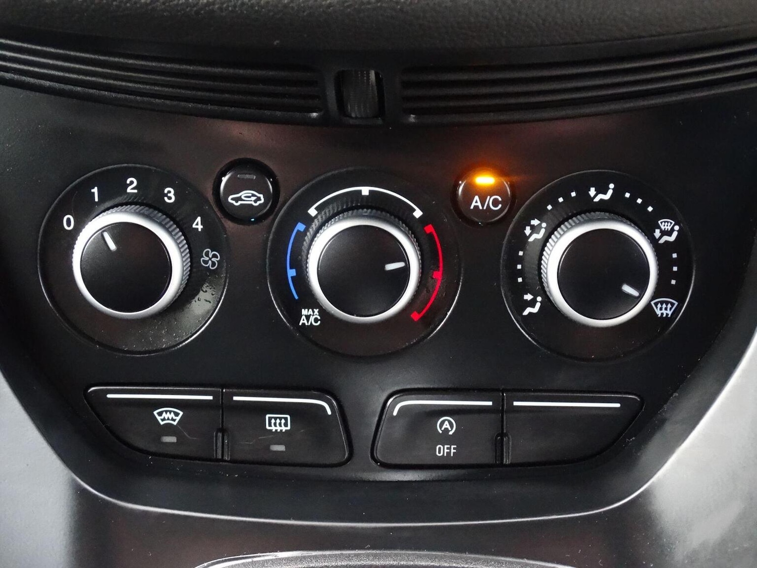 Used Ford Kuga 2015 for sale - 76836955: Photo 24