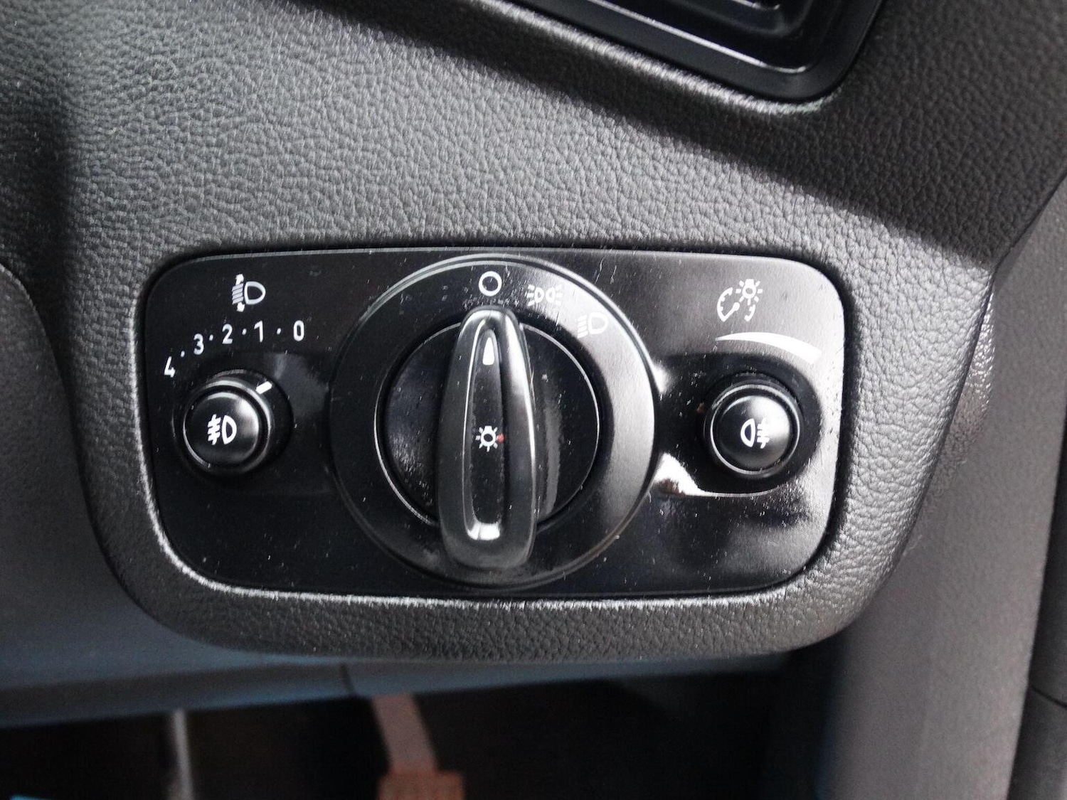 Used Ford Kuga 2015 for sale - 76836955: Photo 28