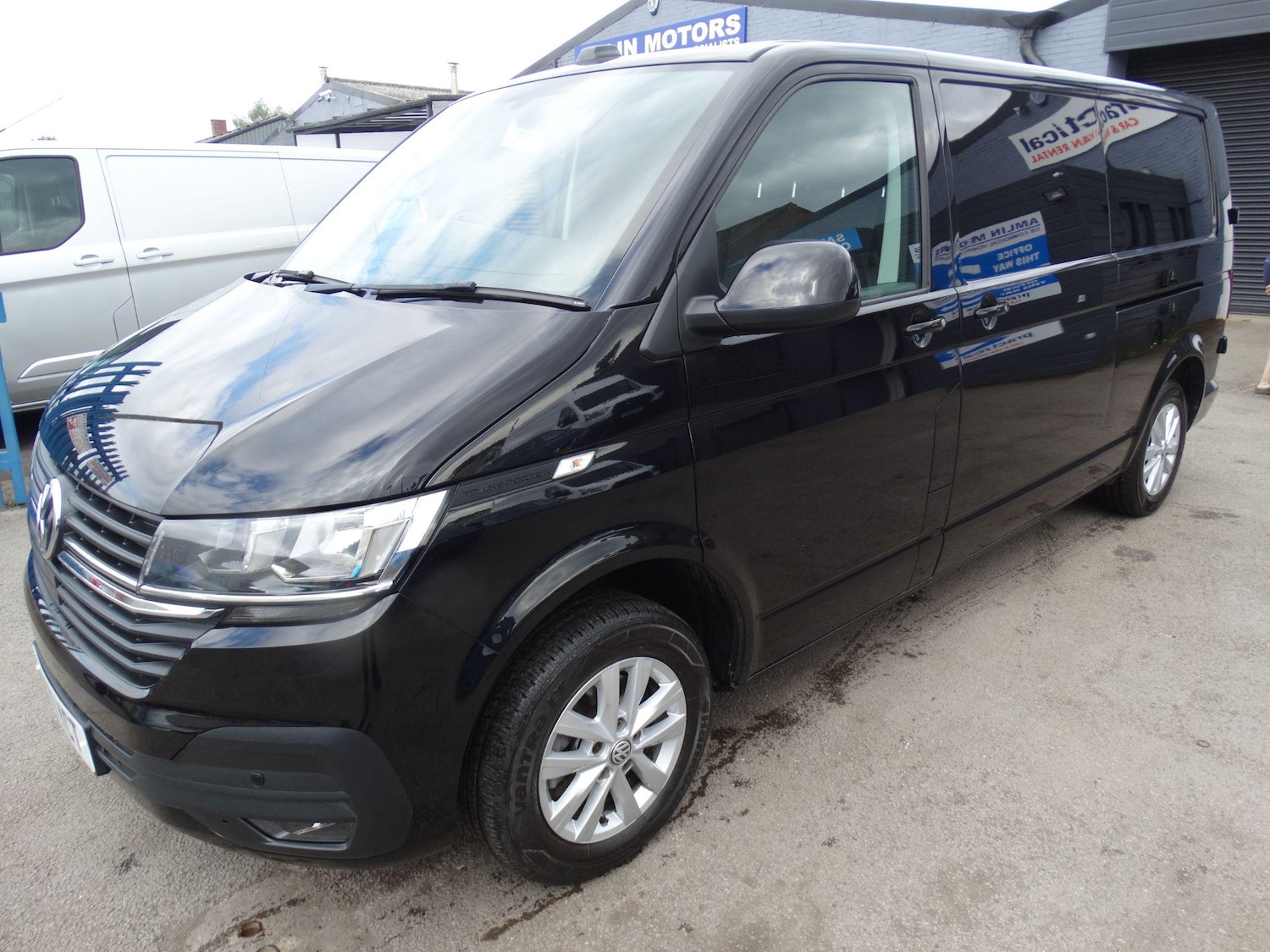 Used Volkswagen Transporter 2021 for sale - 76649598: Photo 1