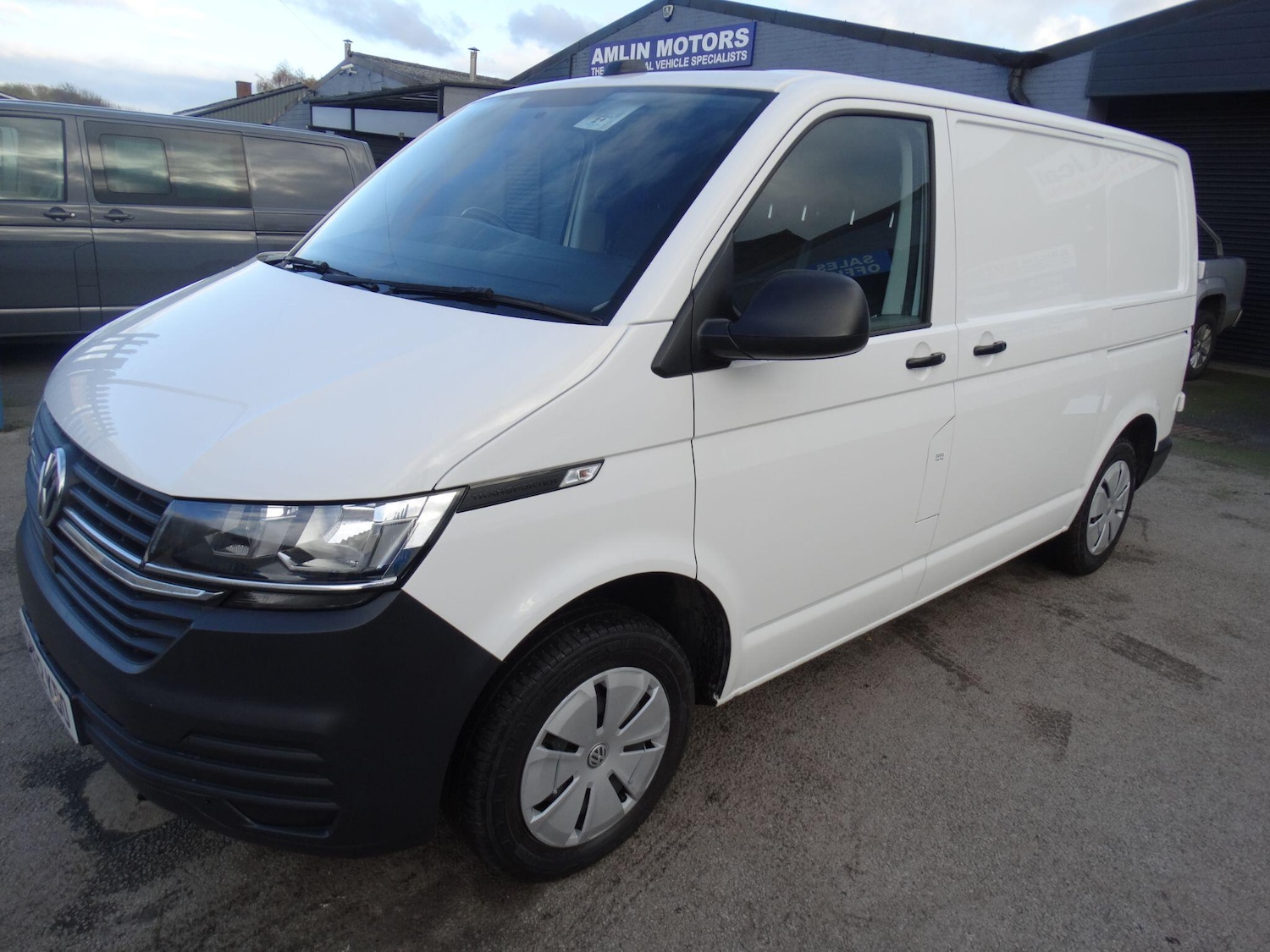 Used Volkswagen Transporter 2022 for sale - 76649606: Photo 1