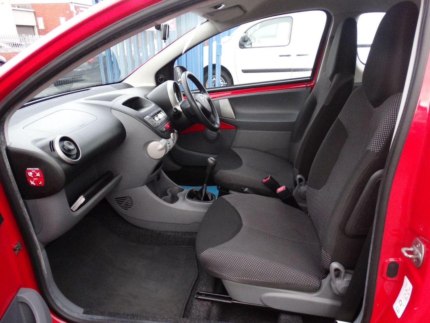 Used Toyota AYGO 2010 for sale - 77370572: Photo 11