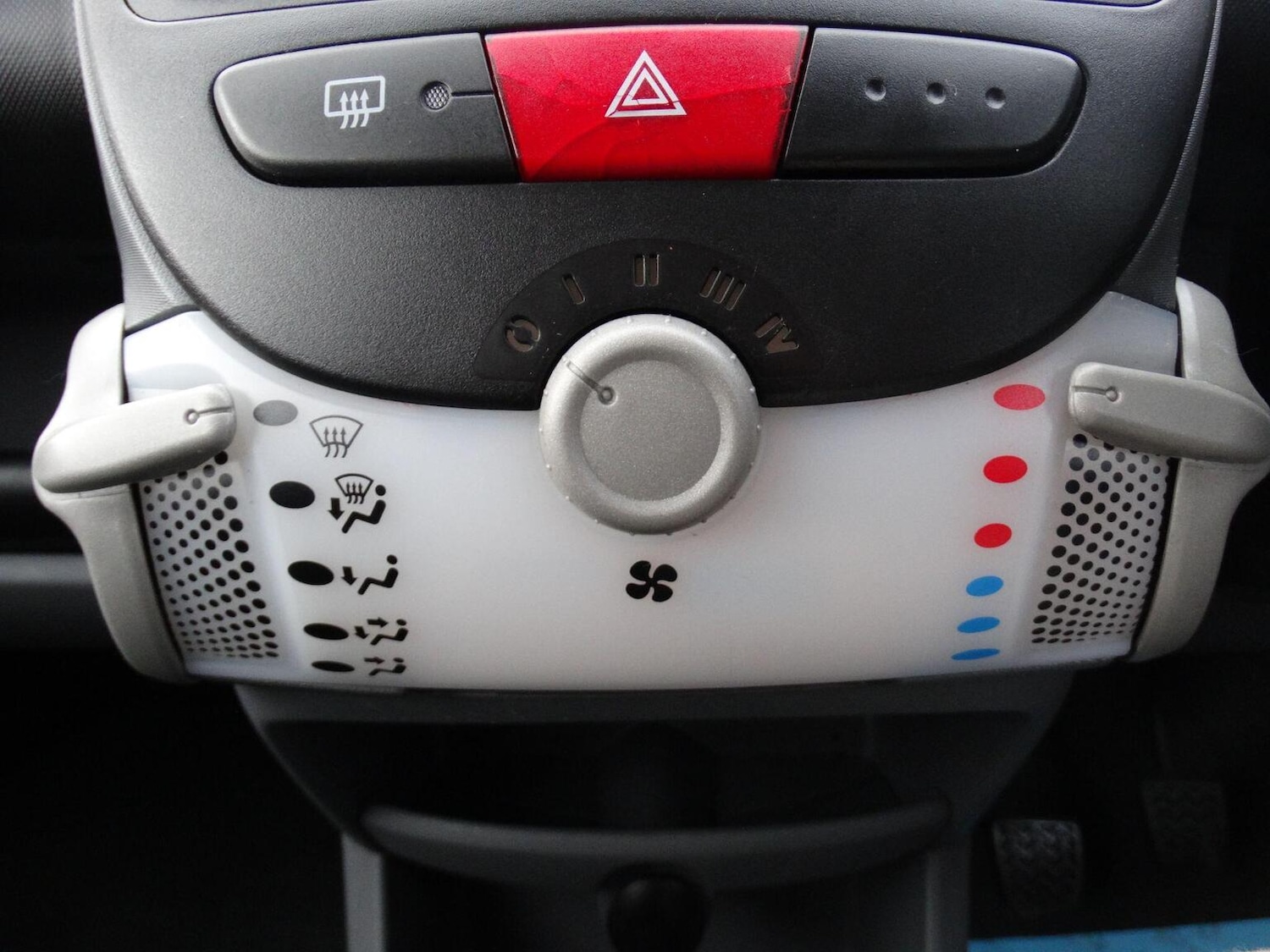 Used Toyota AYGO 2010 for sale - 77370572: Photo 17