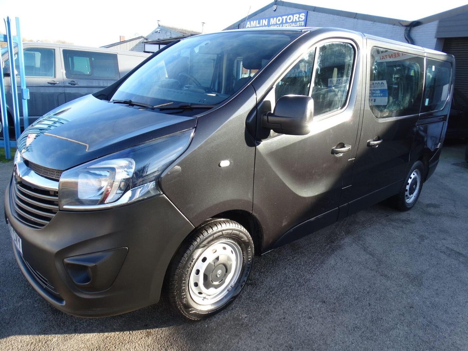 Used Vauxhall Vivaro 2017 for sale - 76656121: Photo 1