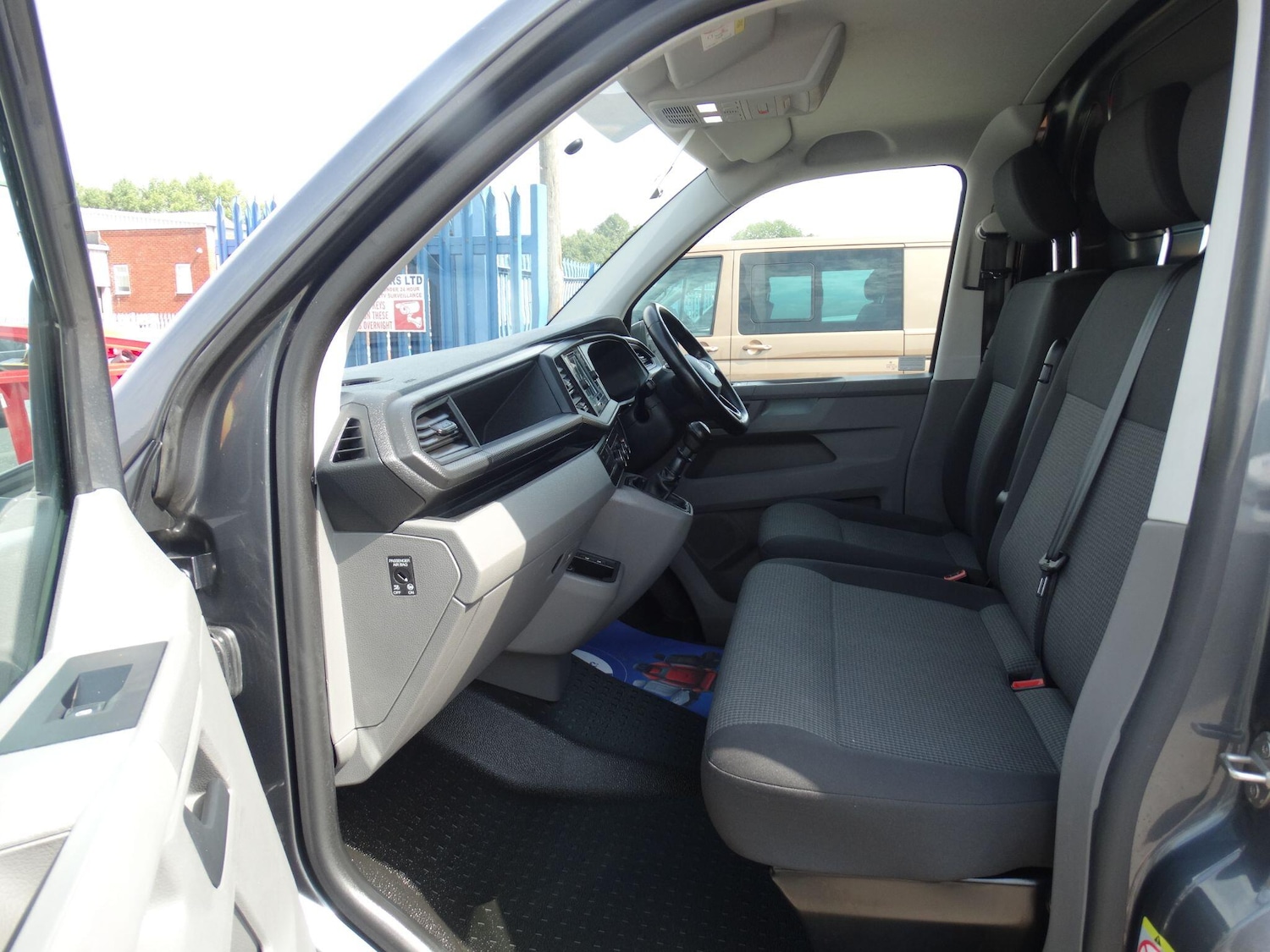 Used Volkswagen Transporter 2022 for sale - 76649605: Photo 10
