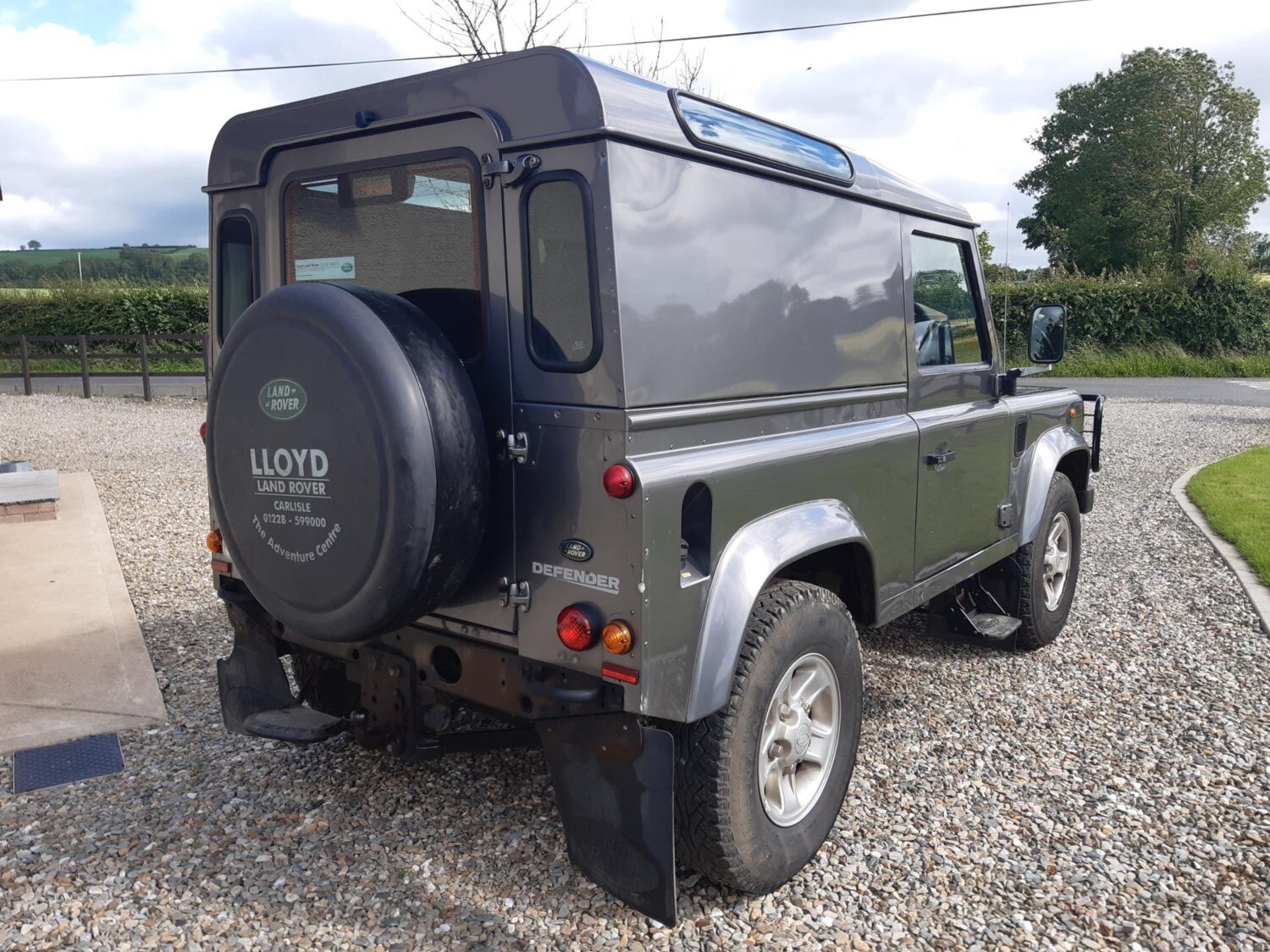 Land rover defender 2011