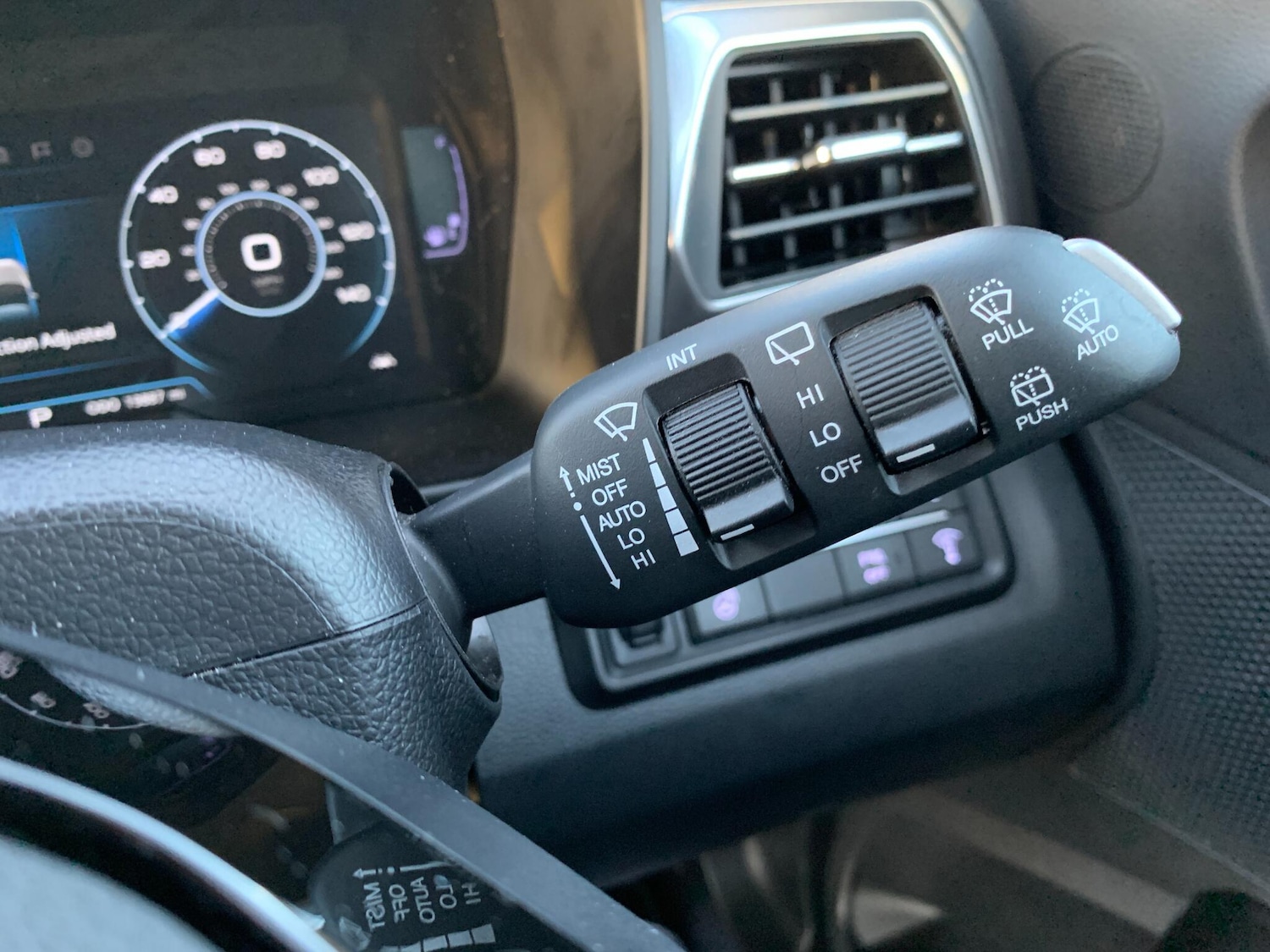 Used Ssangyong Tivoli 2023 for sale - 77441077: Photo 36