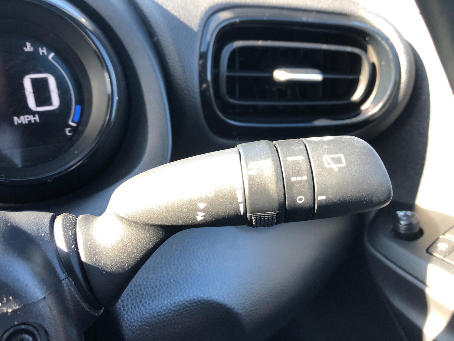 Used Toyota Yaris 2022 for sale - 76213933: Photo 32