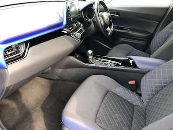 Used Toyota C-HR 2021 for sale - 76214236: Photo